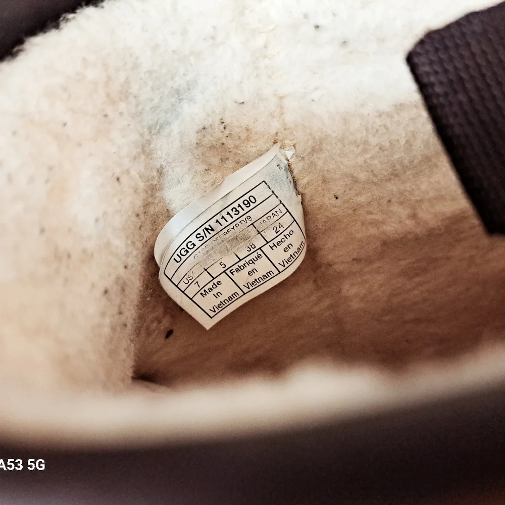 UGG AUSTRALIA CLASSIC ll BEIGE SHERPA CLEAR COVERED WINTER BOOT WOMENS SIZE 6